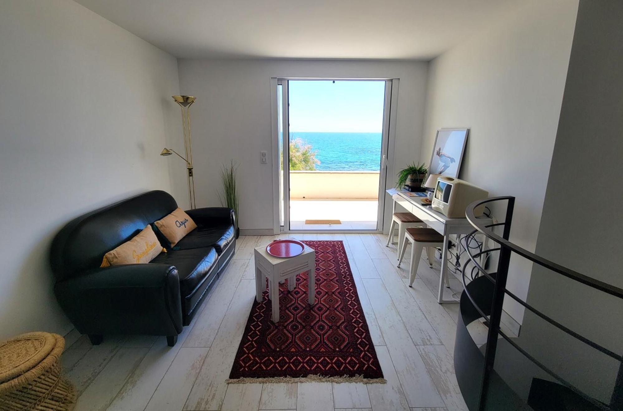 Le Cabanon, Pieds Dans L'eau, Vue Exceptionnelle